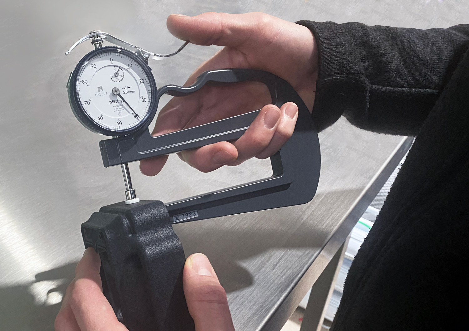 Wall thickness gauge, checking the consistency of the wall thickness.